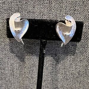 Coro Silver Tone Earrings Leaves Flower Bud Screw Backs 1” Costume Jewelry